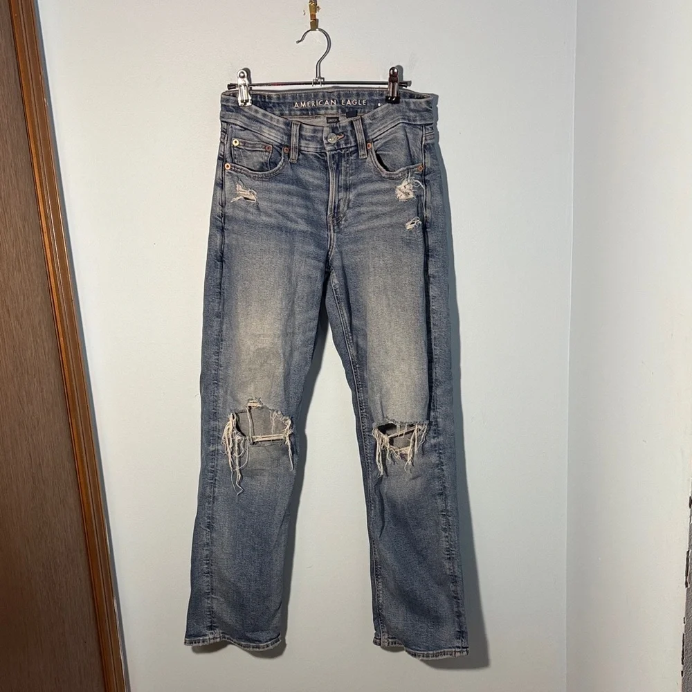 American Eagle Woman’s Stretch Curvy Light Blue Ripped Straight Jeans - Picture 1 of 4